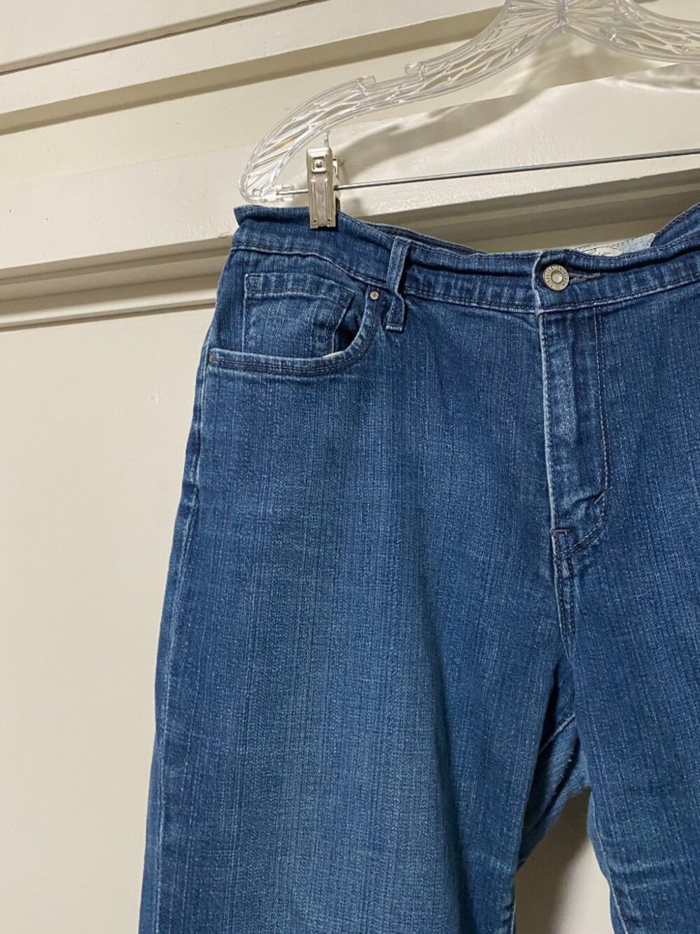 Levis capris, w/front & back pockets, size 14 - Picture 2 of 10